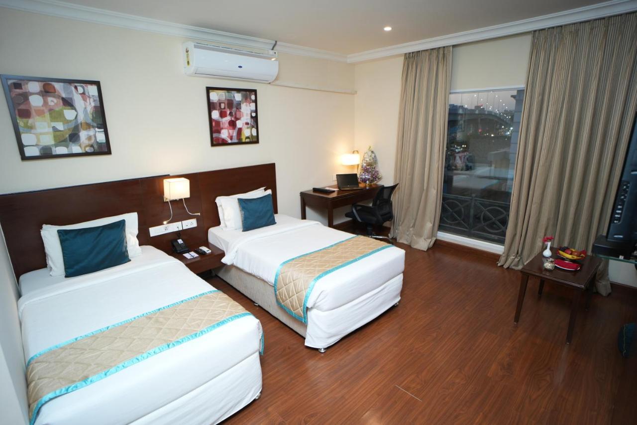 The Altruist Business Hotel Hitech Hyderabad Esterno foto