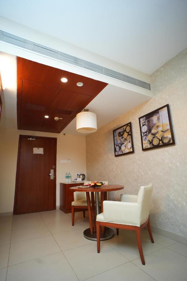 The Altruist Business Hotel Hitech Hyderabad Esterno foto