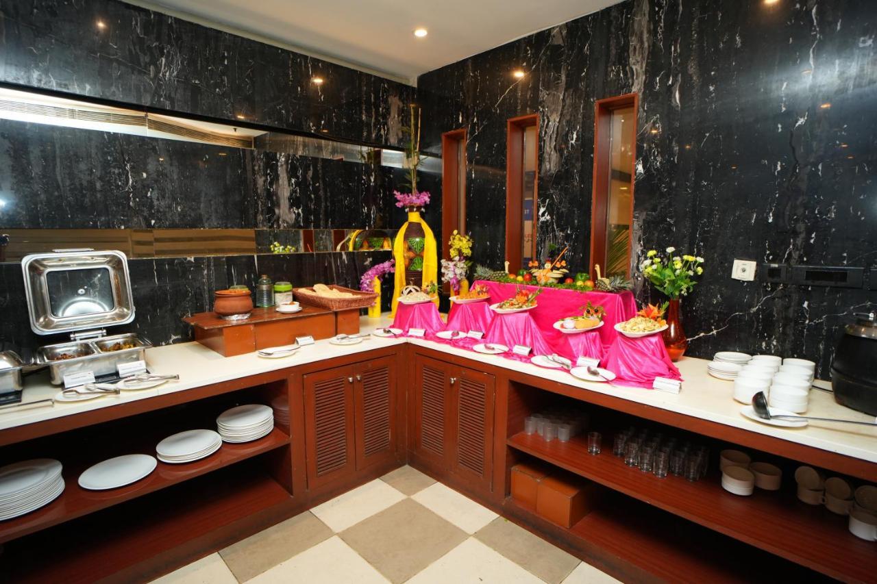 The Altruist Business Hotel Hitech Hyderabad Esterno foto