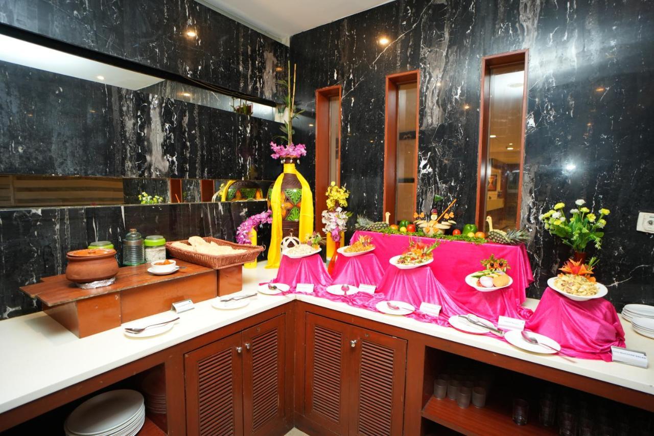 The Altruist Business Hotel Hitech Hyderabad Esterno foto