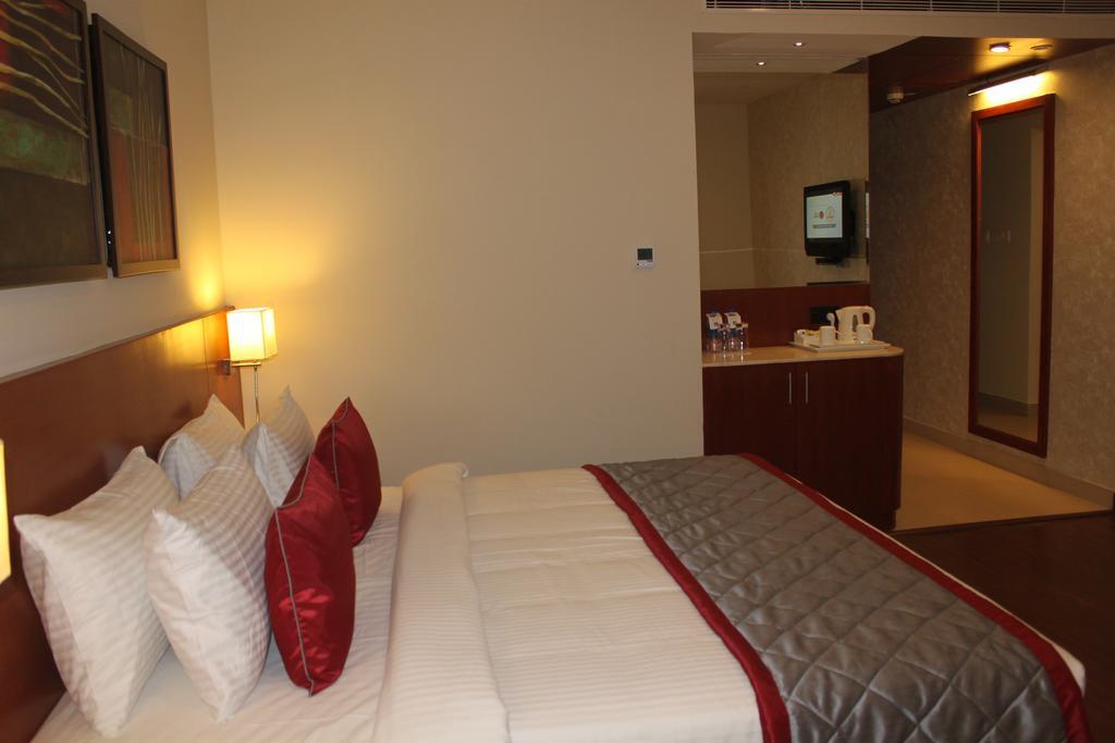 The Altruist Business Hotel Hitech Hyderabad Esterno foto